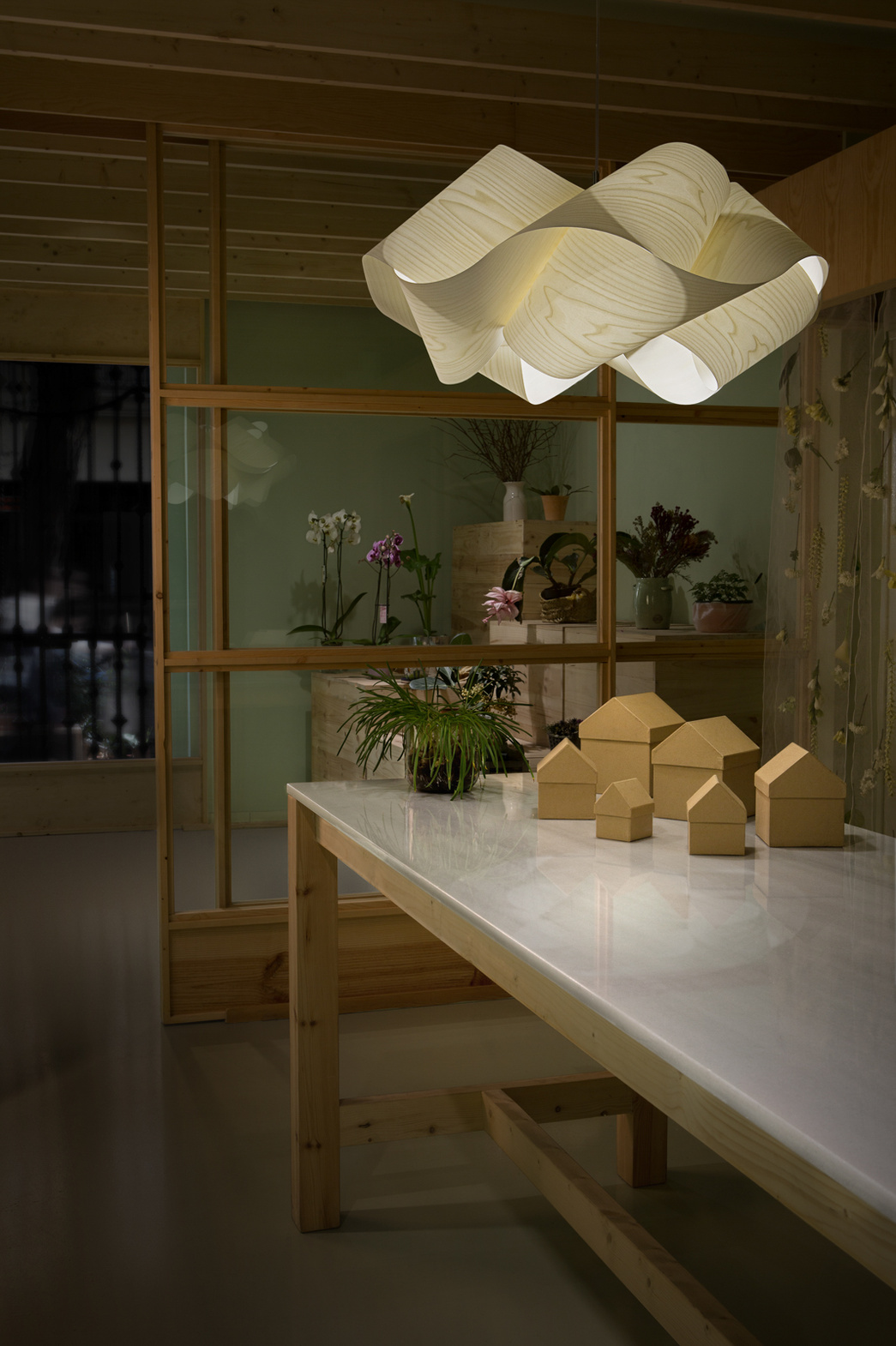 LZF :: Lampa wisząca Swirl śr. 54 cm kolor natural cherry / podsufitka niklowana