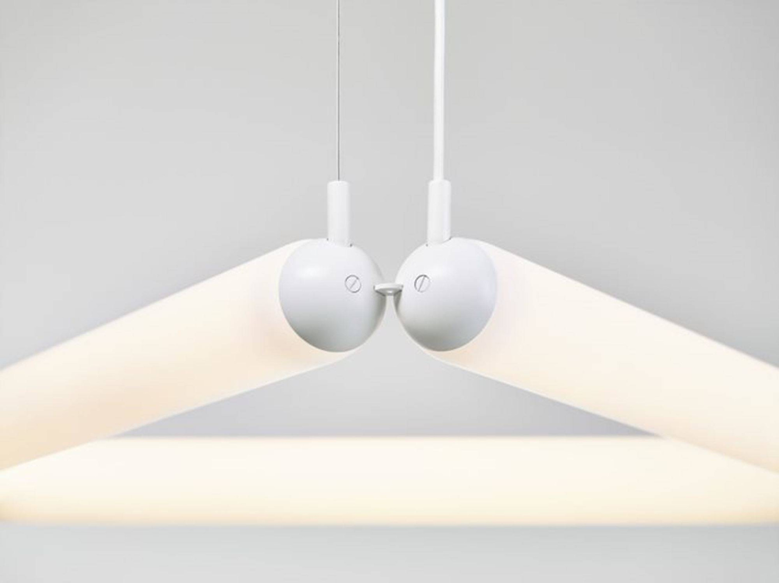 Brokis :: Lampa wisząca Puro Contour Triangle biała szer. 90 cm biała