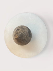 Aromas :: Lampa ścienna / kinkiet Anza śr. 30 cm alabaster / brązowy marmur