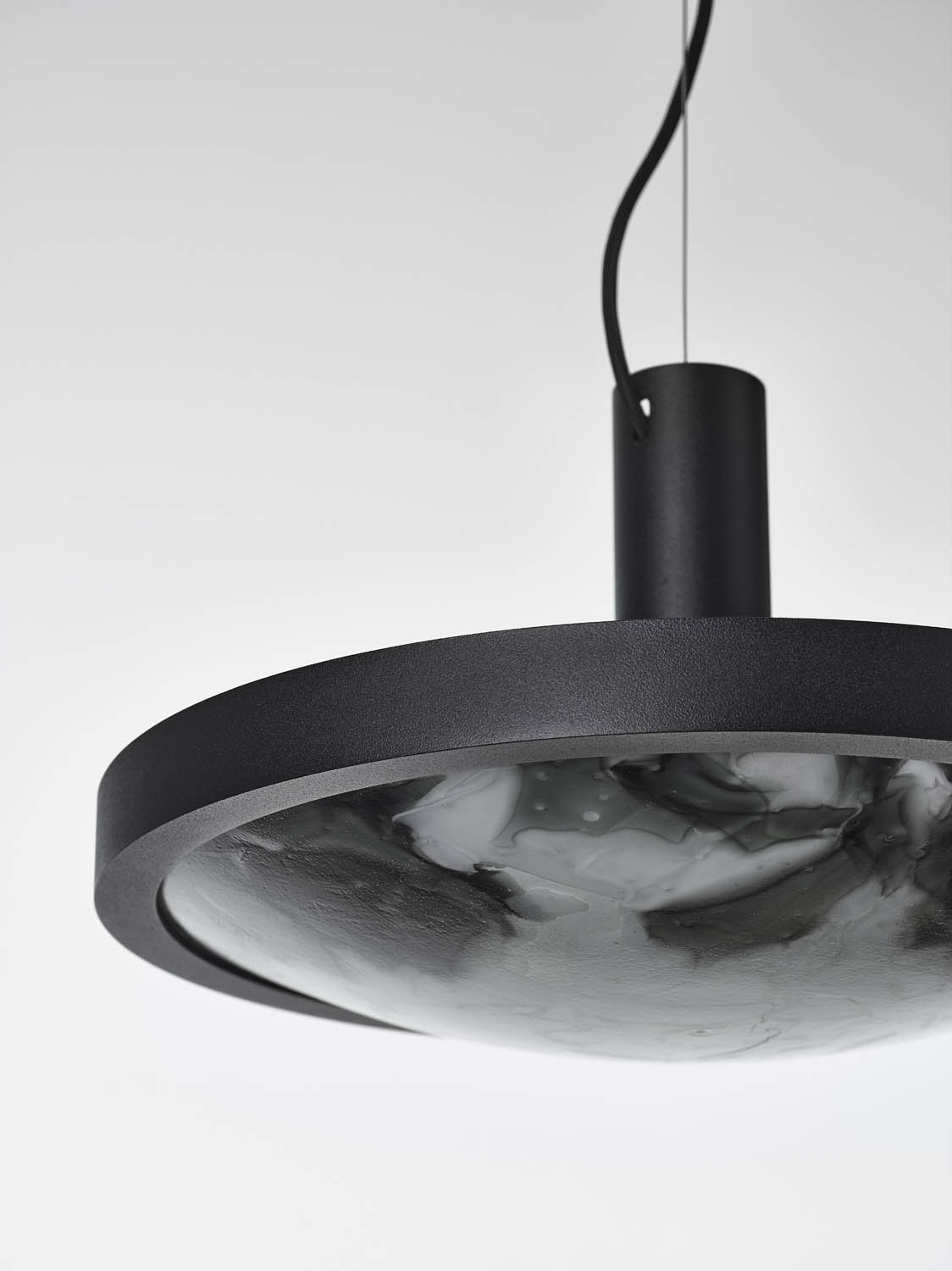 Brokis :: Lampa Wisząca Convex śr. 42,6 cm transparentna czarna