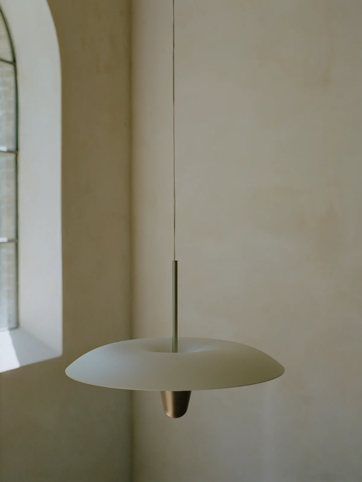 New Works :: Lampa wisząca Kantarell śr. 55 cm biała / nikiel 