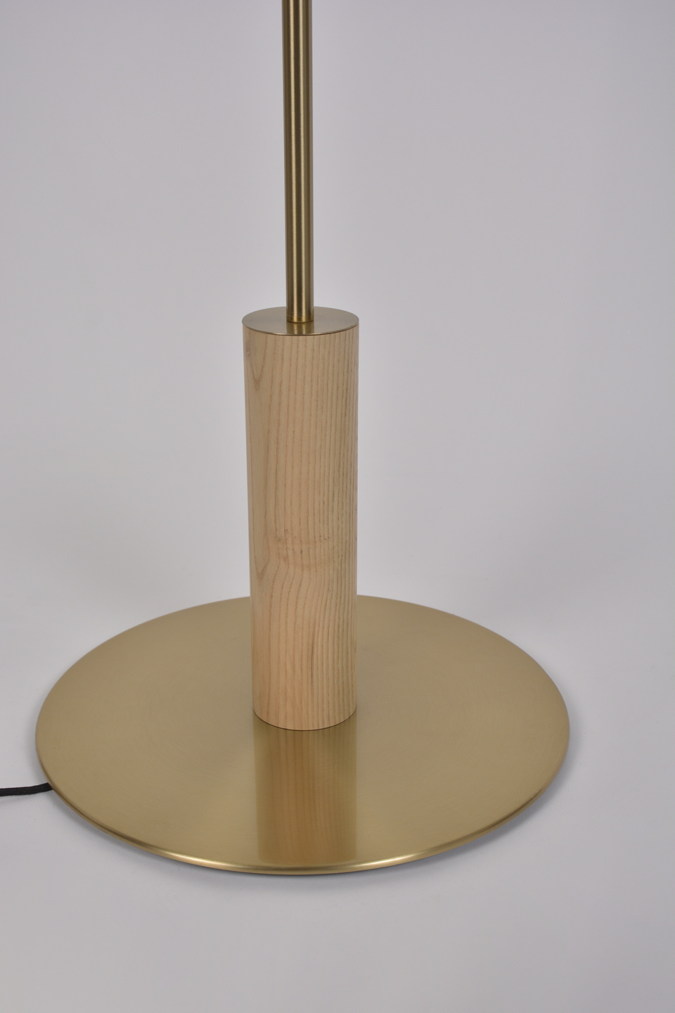 Market Set :: Lampa podłogowa Rivage 2l L wys. 185 cm beżowo-złota