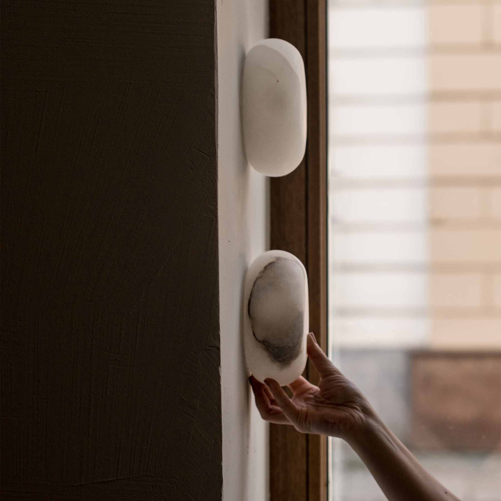 Embassy Interiors :: Lampa ścienna / kinkiet Alkione śr. 15 cm alabaster ze wzorem