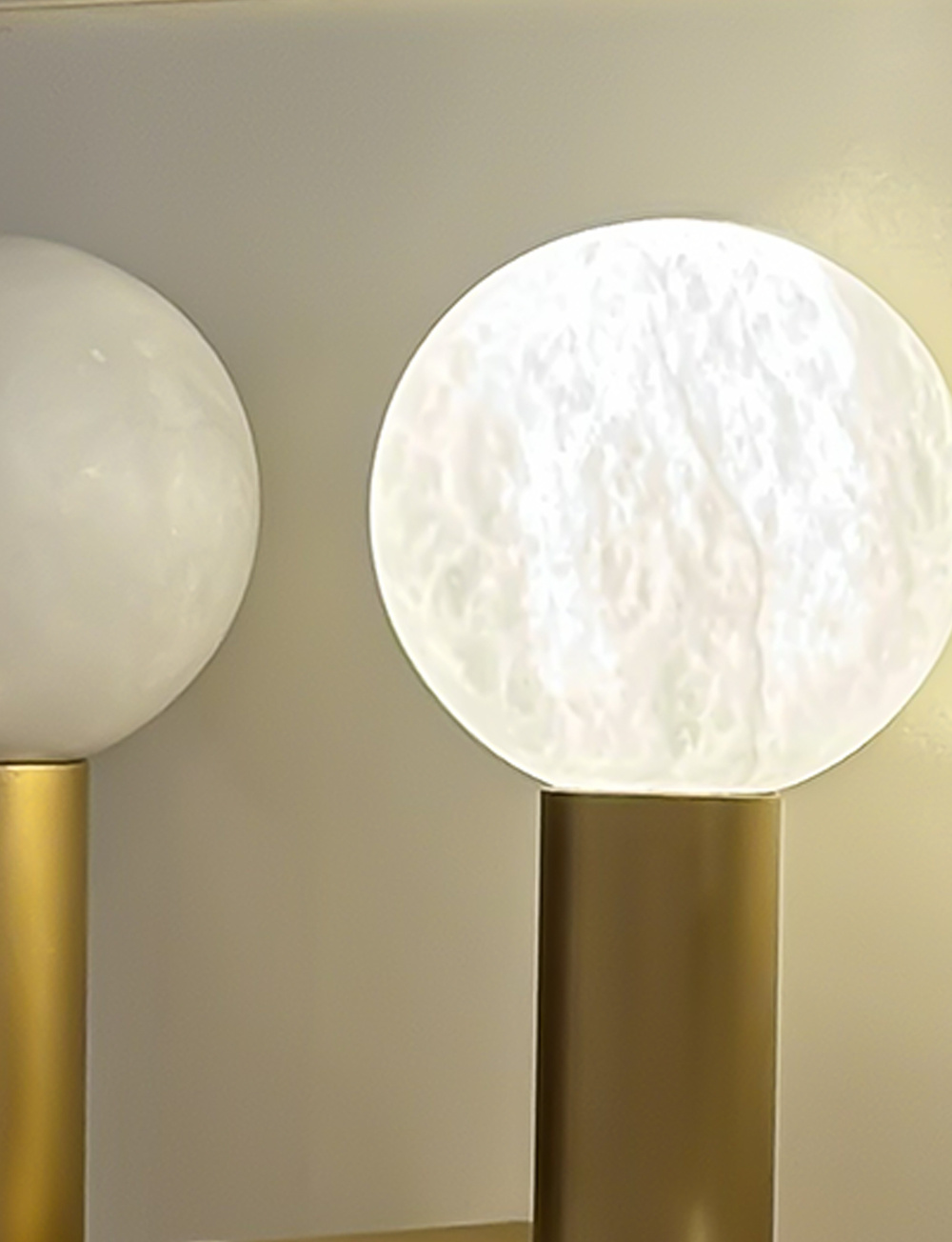 Robin :: Lampa ścienna / kinkiet Royal Single Arm wys. 32 cm alabastrowo-mosiężny 