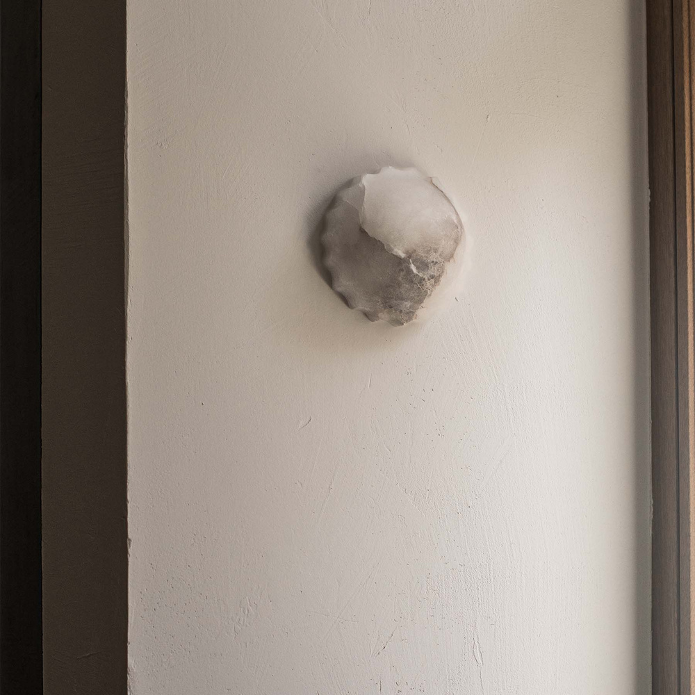 Embassy Interiors :: Lampa ścienna / kinkiet Elektra śr. 15 cm alabaster ze wzorem