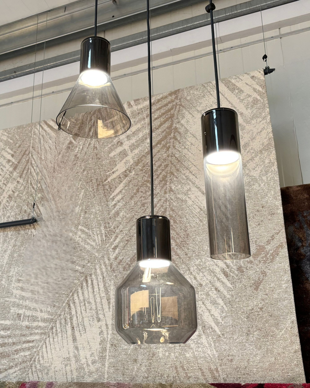 Z ekspozycji -  Aqform :: Lampa wisząca Modern Glass 3 klosze