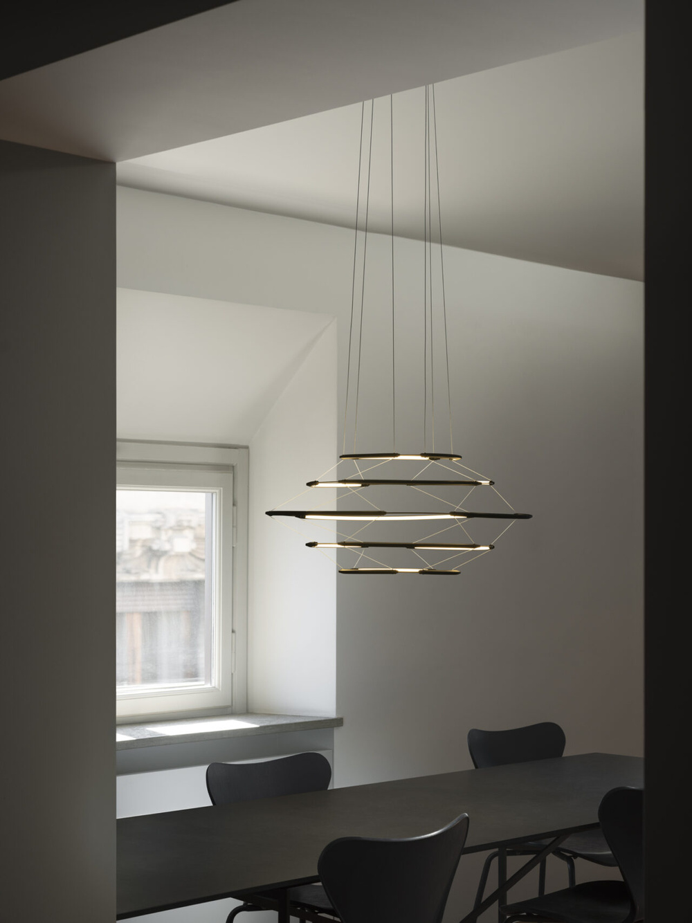 Nemo Lighting :: Lampa wisząca Drop 5 śr. 70 cm czarna