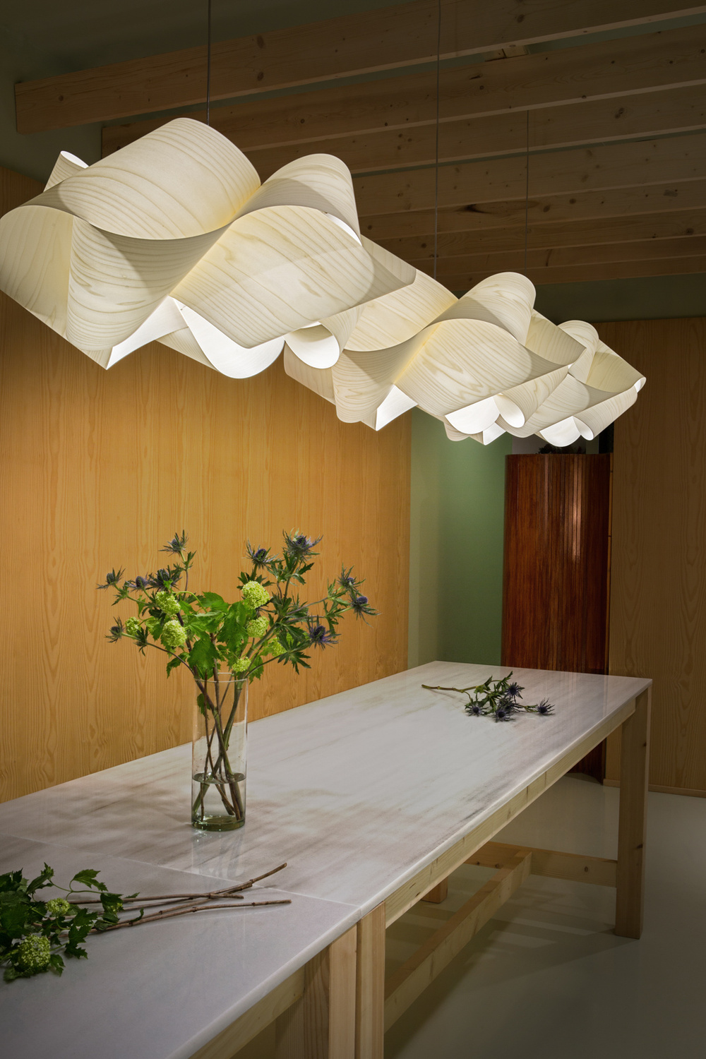 LZF :: Lampa wisząca Swirl śr. 54 cm kolor natural cherry / podsufitka niklowana