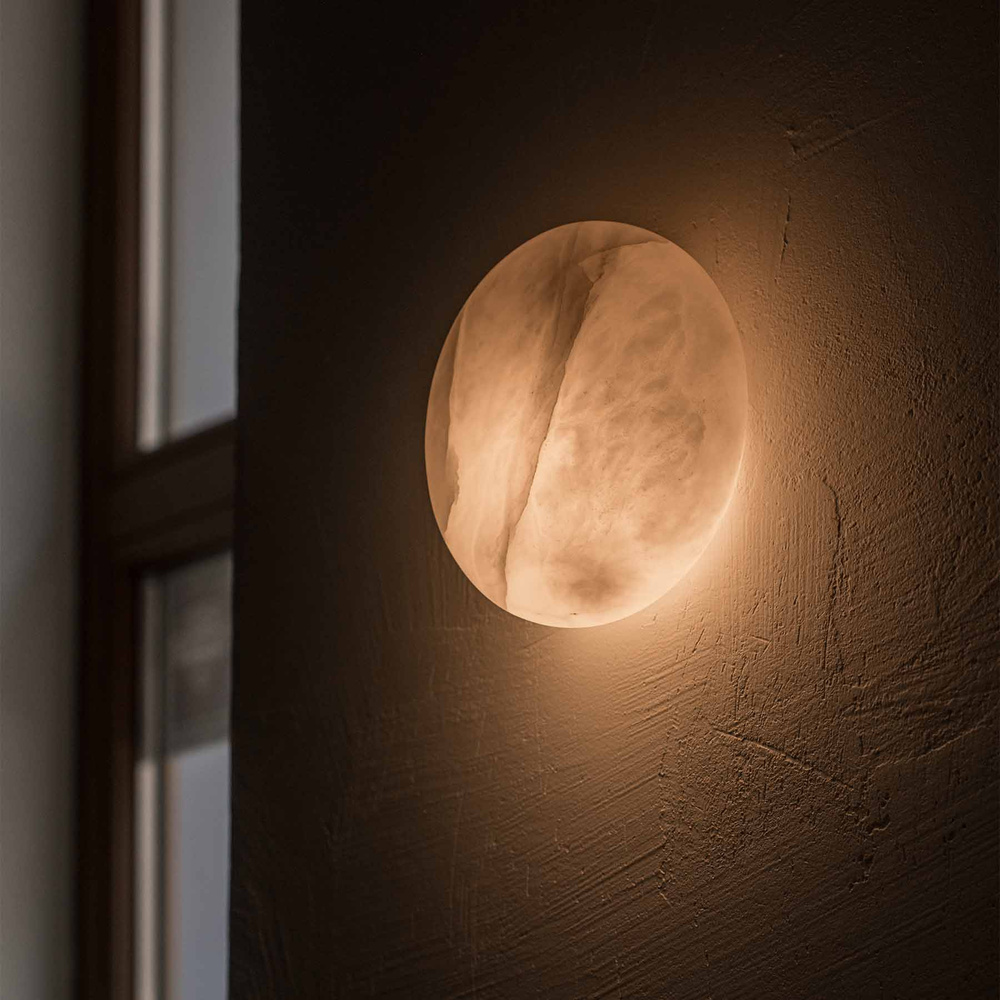 Embassy Interiors :: Lampa ścienna / kinkiet Alkione śr. 15 cm alabaster ze wzorem