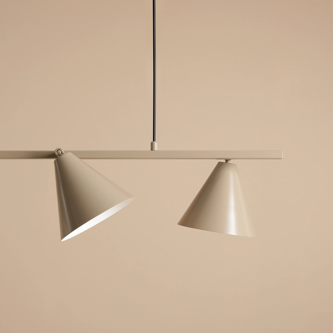 Artera::Lampa wisząca Form 4 szer. 120 cm beżowa