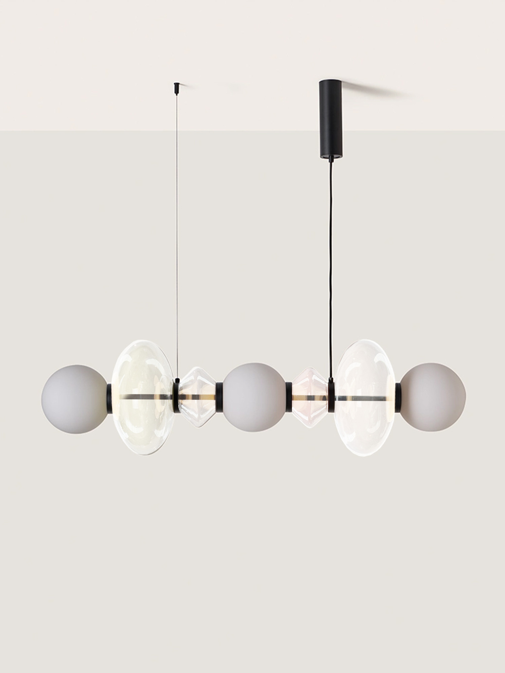 Aromas :: Lampa wisząca Mapi szer. 117 cm pozioma mleczno-transparentna