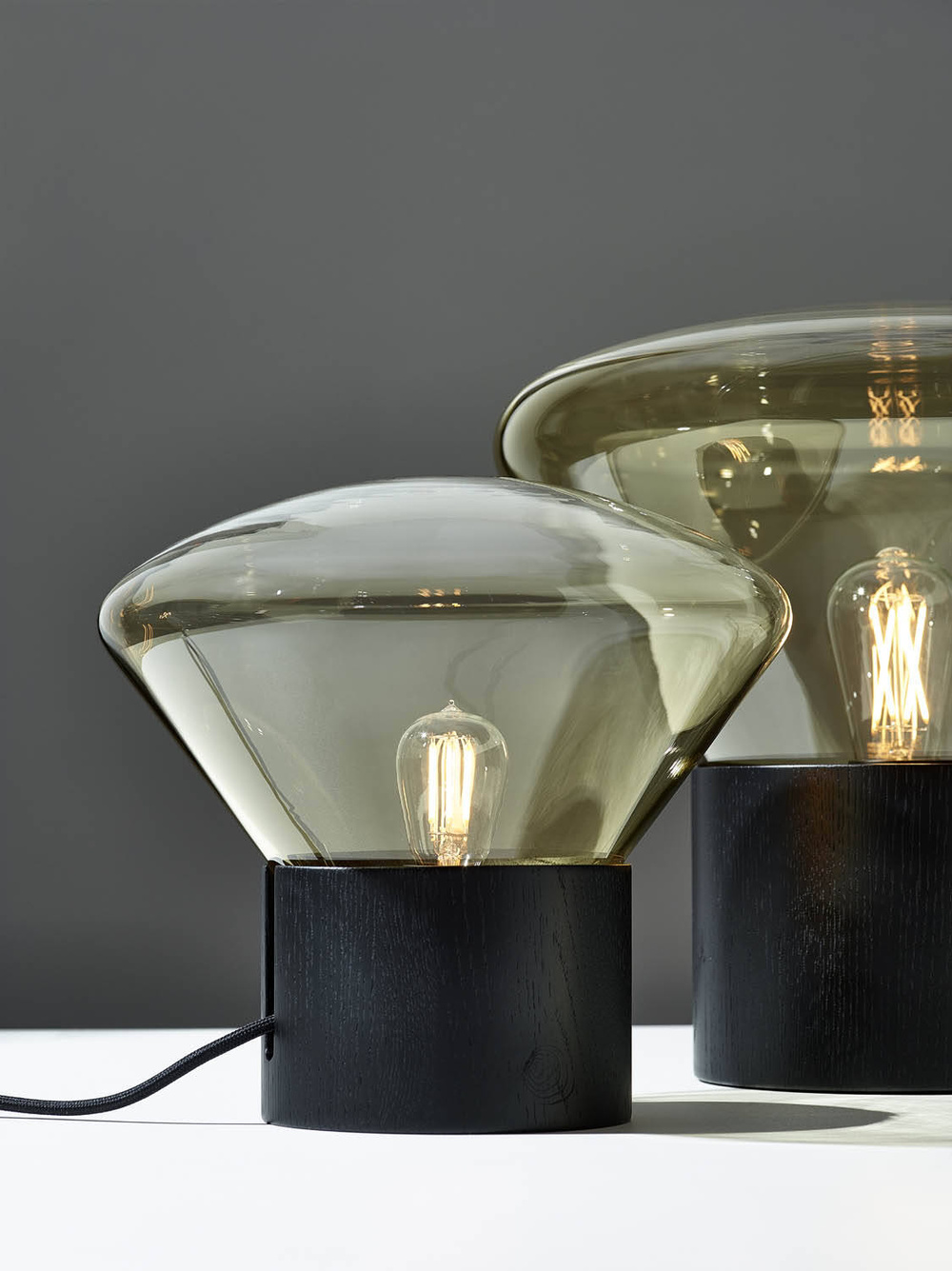 Brokis :: Lampa stołowa Muffins wys. 50,5 cm czarna