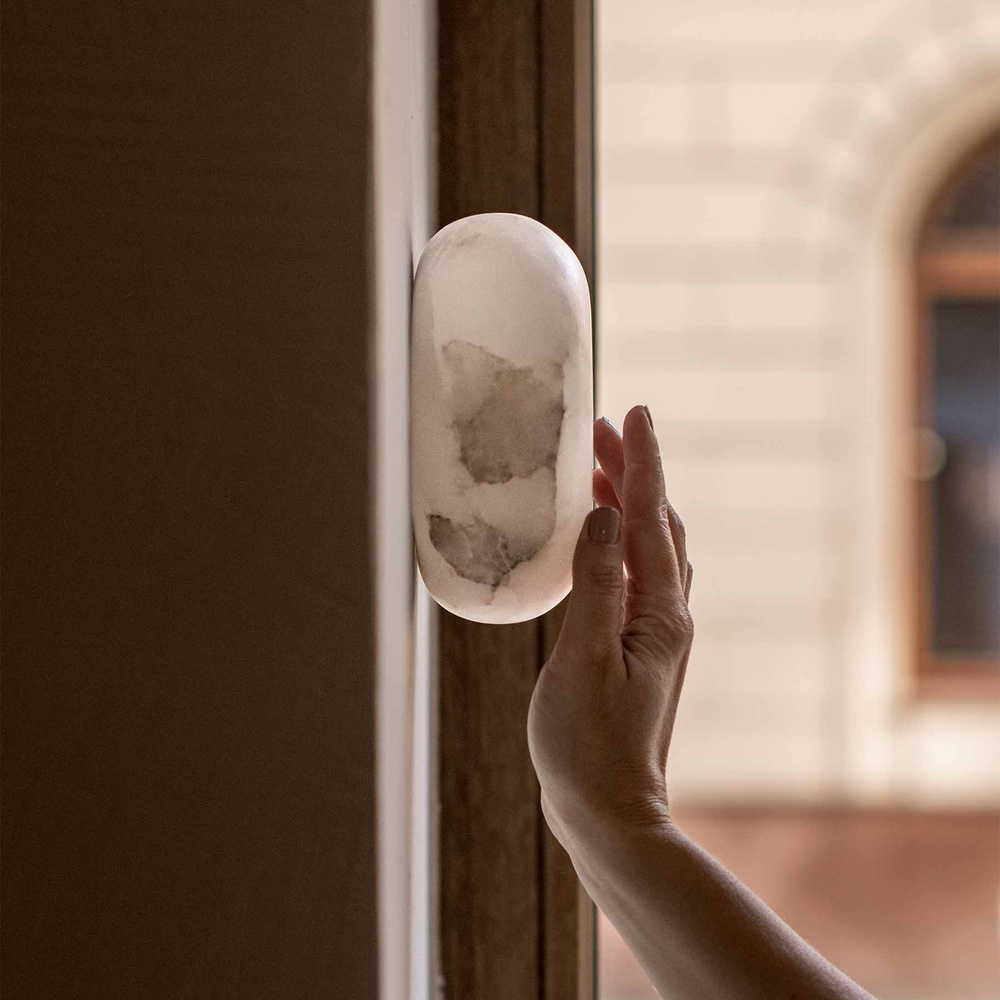 Embassy Interiors :: Lampa ścienna / kinkiet Alkione śr. 15 cm alabaster ze wzorem