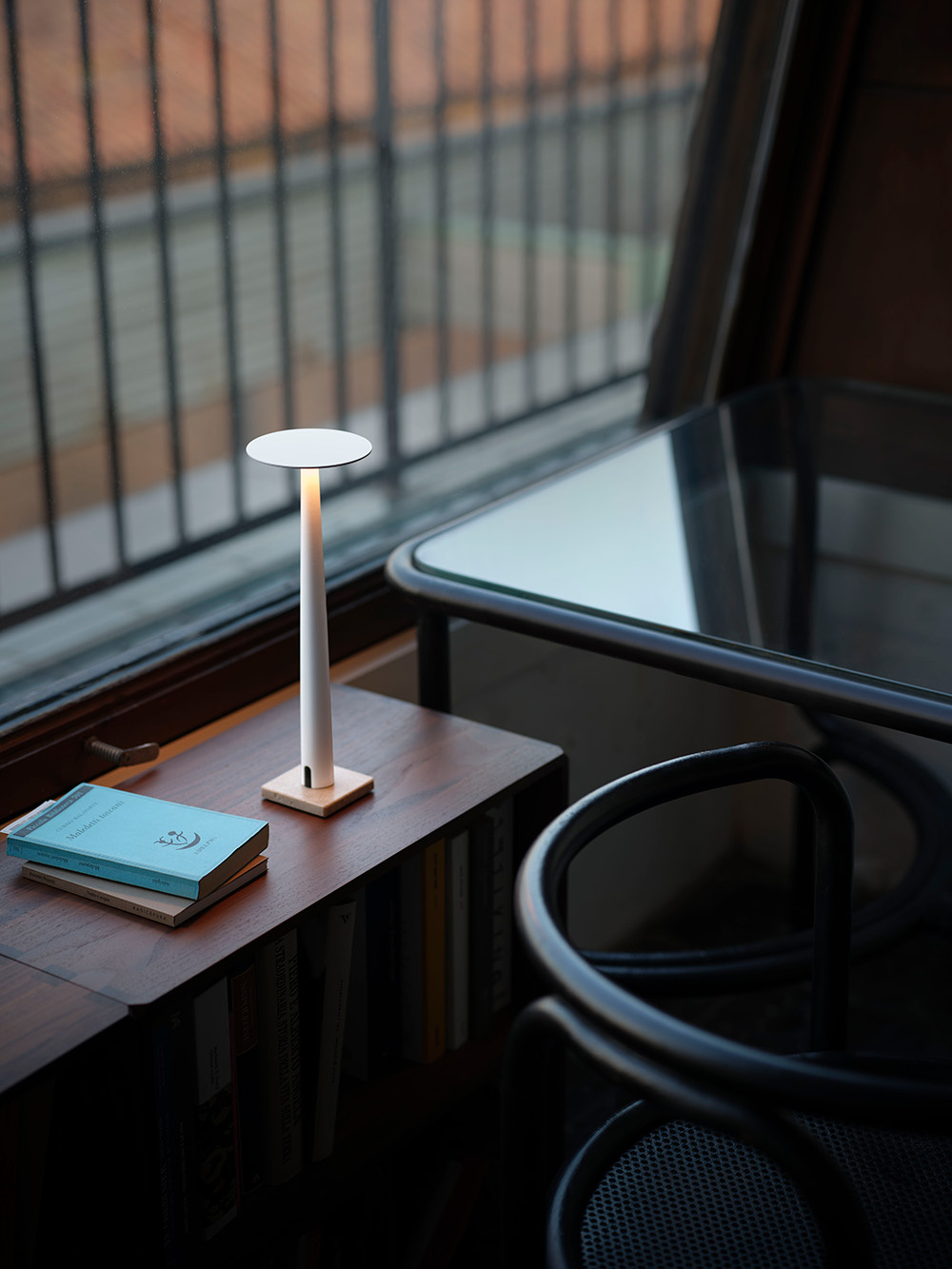 Nemo Lighting :: Lampa stołowa Portofino wys. 30,5 cm czarna / marmurowa podstawa