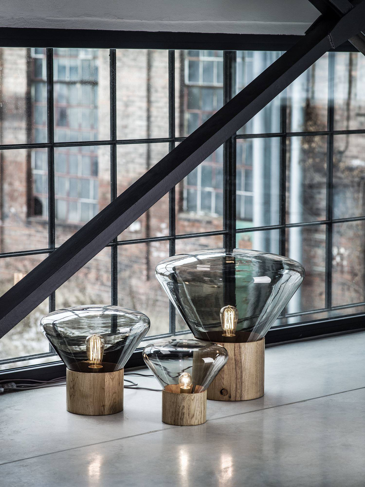 Brokis ::  Lampa stołowa Muffins wys. 34,5 cm brązowa