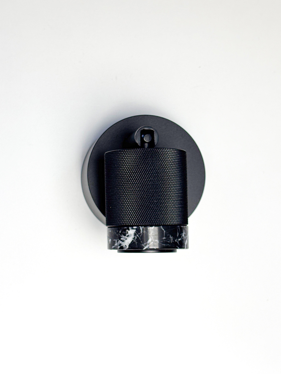 Aromas :: Lampa ścienna / kinkiet Tea śr. 5 cm czarny metal / czarny marmur