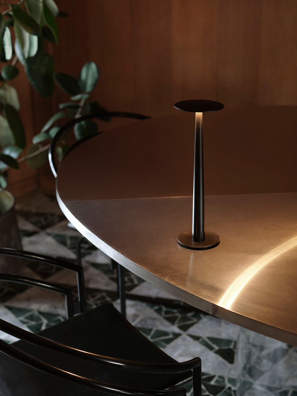 Nemo Lighting :: Lampa stołowa Portofino wys. 30,5 cm czarna / marmurowa podstawa