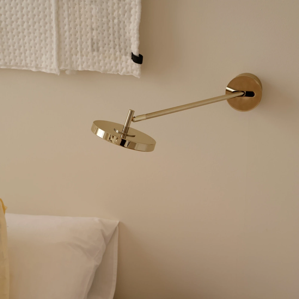 Umage :: Lampa ścienna / kinkiet Asteria Long Hardwire dł. 69,5 cm polerowany mosiądz