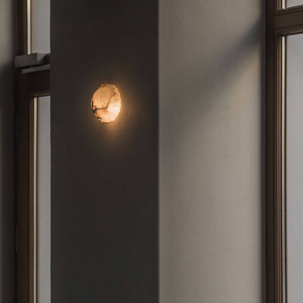 Embassy Interiors :: Lampa ścienna / kinkiet Elektra śr. 15 cm biały alabaster