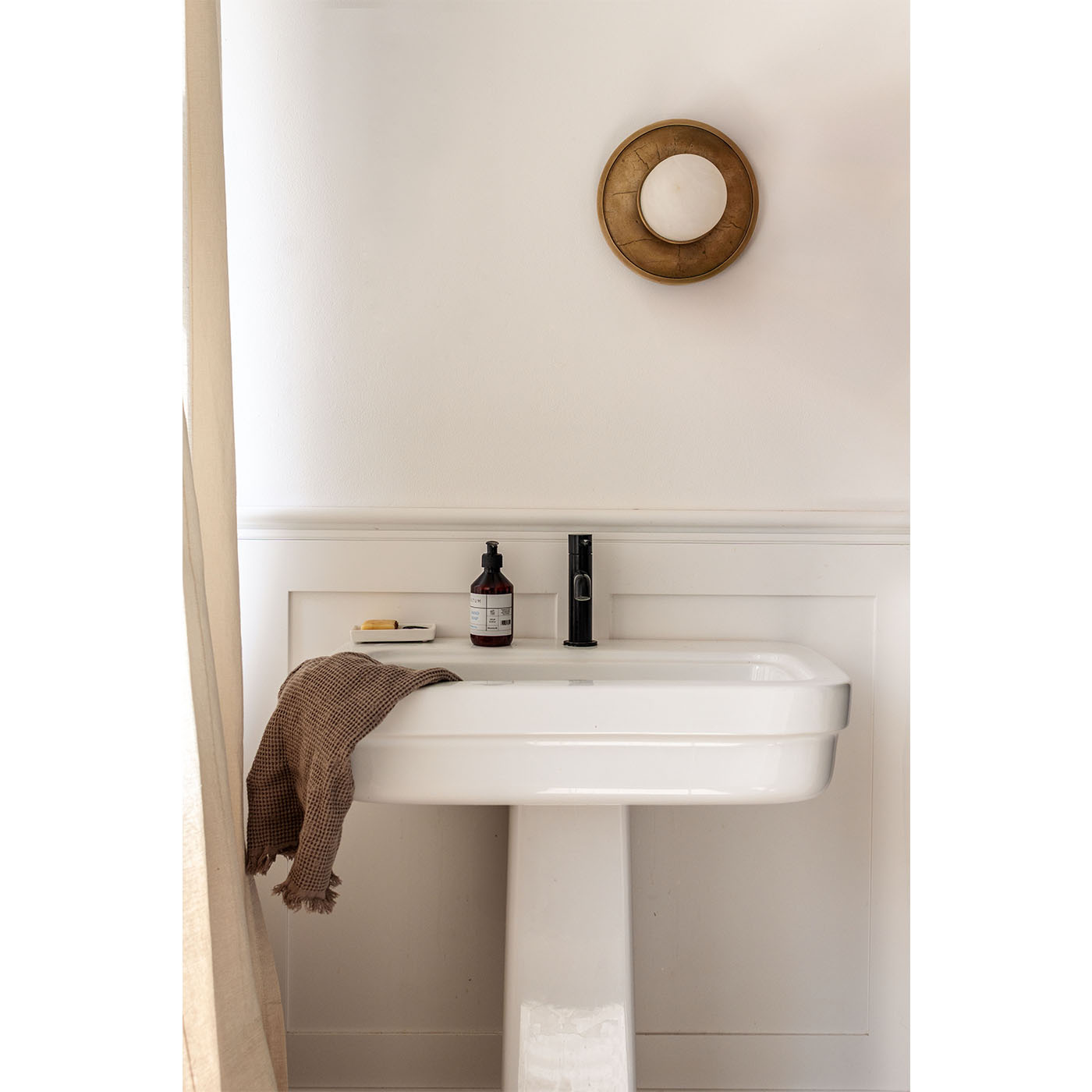 Embassy Interiors :: Lampa ścienna / lampa sufitowa Full Moon alabastrowa mosiężna śr. 24 cm