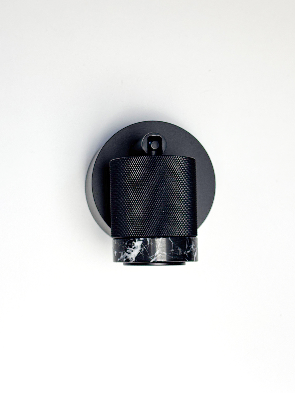Aromas :: Lampa ścienna / kinkiet Tea śr. 5 cm czarny metal / czarny marmur
