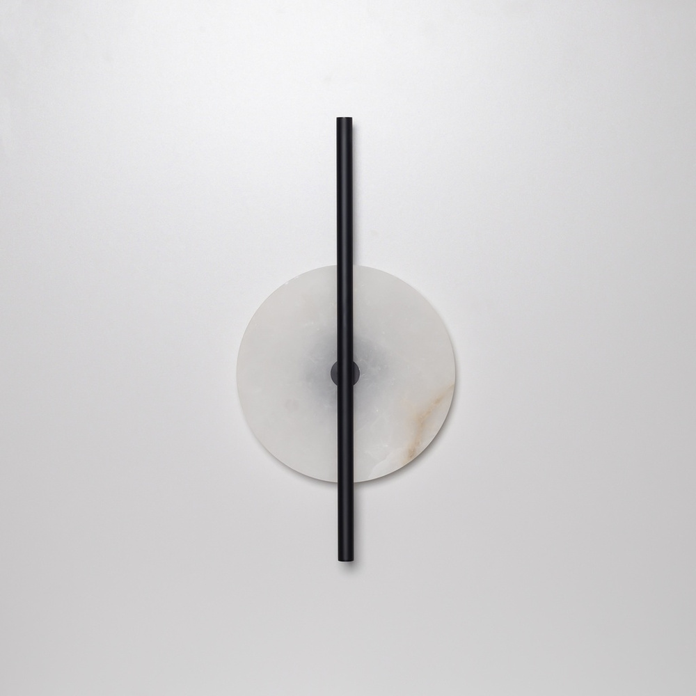 Aromas :: Lampa ścienna / kinkiet Point wys. 60 cm alabaster / złoty