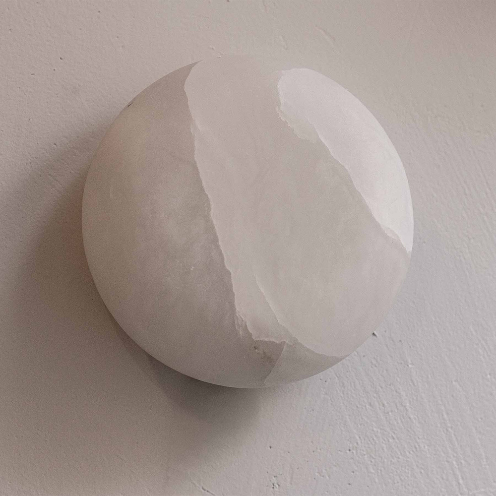 Embassy Interiors :: Lampa ścienna / kinkiet Alkione śr. 15 cm biały alabaster