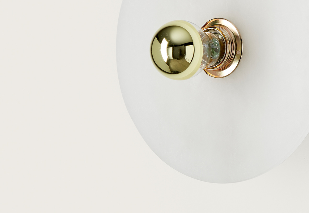 Aromas :: Lampa ścienna / kinkiet Alba alabaster / złoty metal śr. 35 cm / mocowanie 5 cm