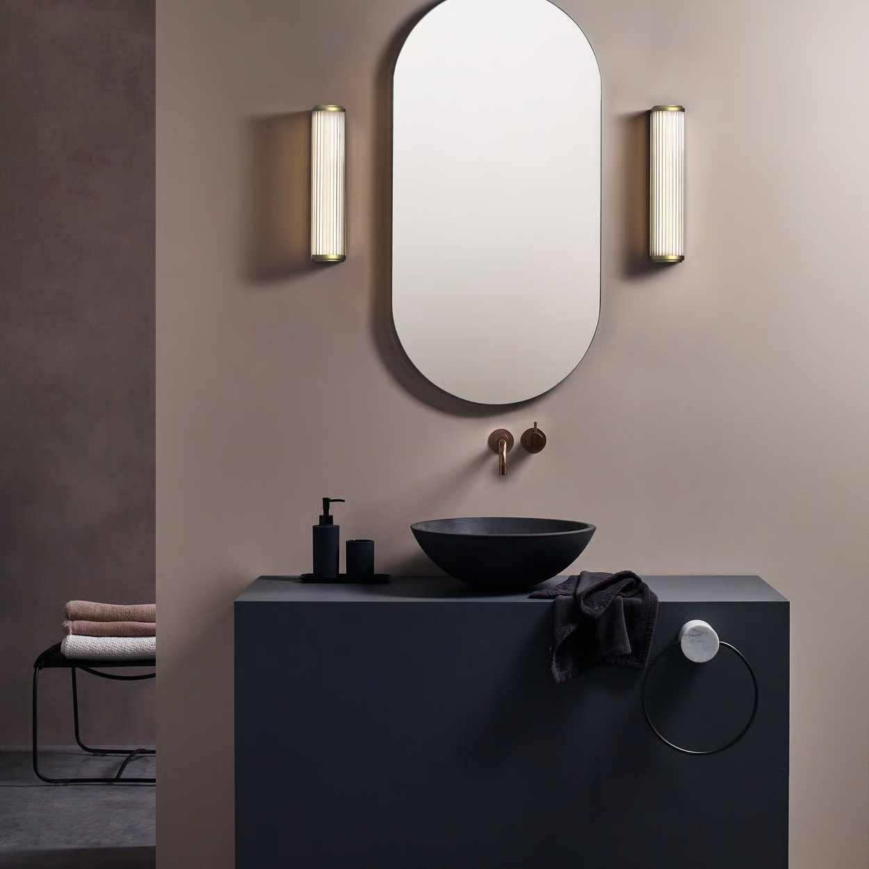 Astro Lighting :: Lampa ścienna / kinkiet Versailles 370 wys. 37 cm złoty matowy