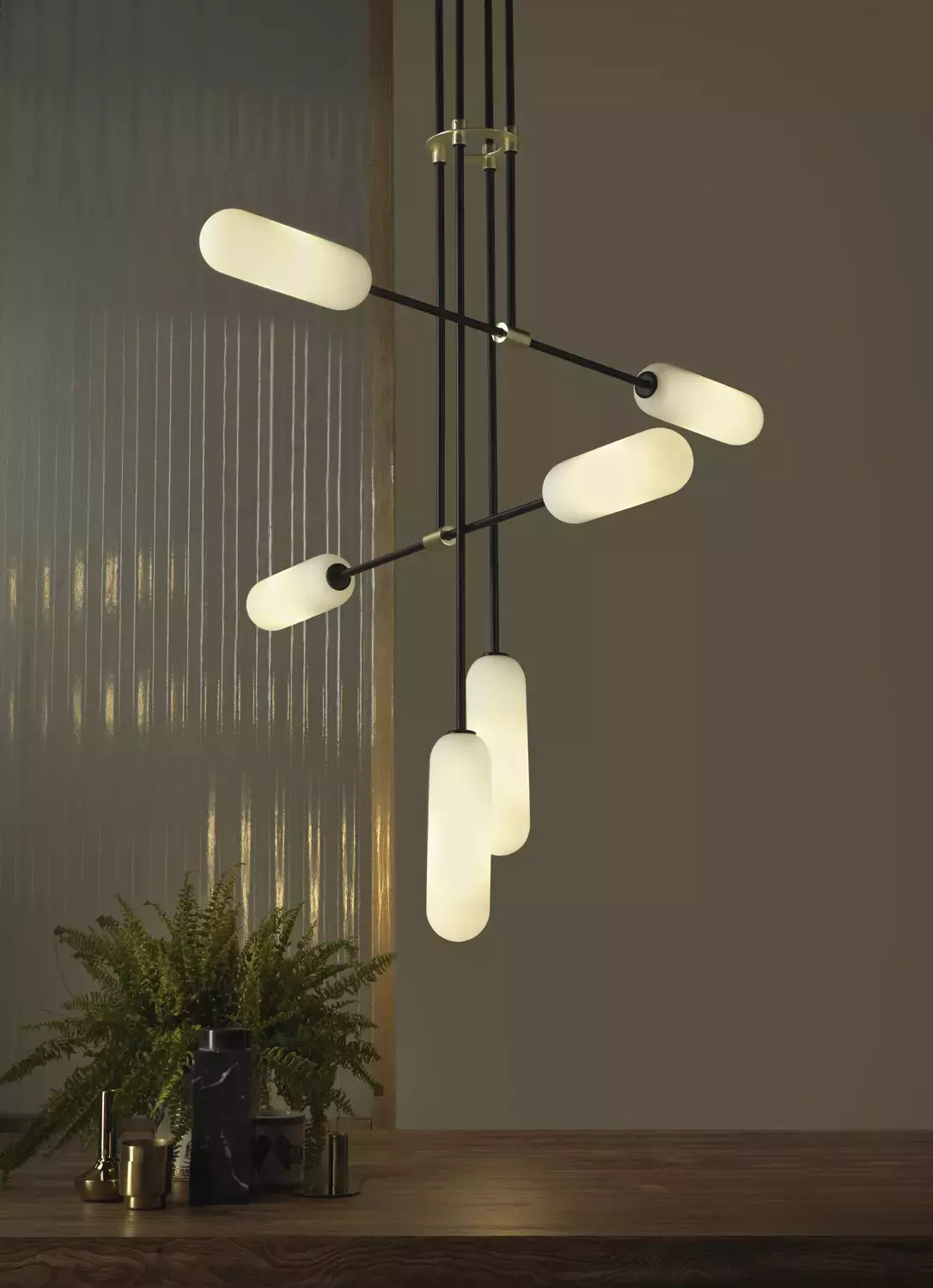 Aromas :: Lampa wisząca Atil czarno-biała złote detale szer. 127,5 cm