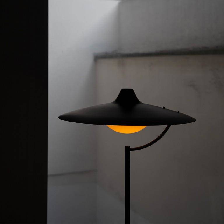 DCW:: Lampa podłogowa Biny czarna wys. 159,8 cm