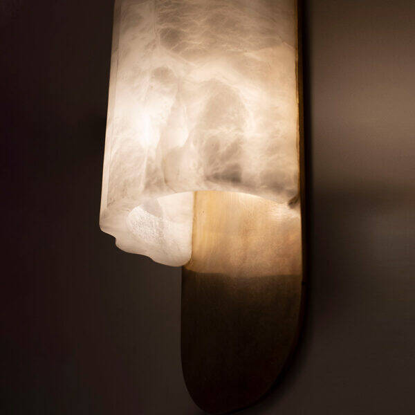Embassy Interiors :: Lampa ścienna / kinkiet Urania alabastrowy mosiężny wys. 23 cm