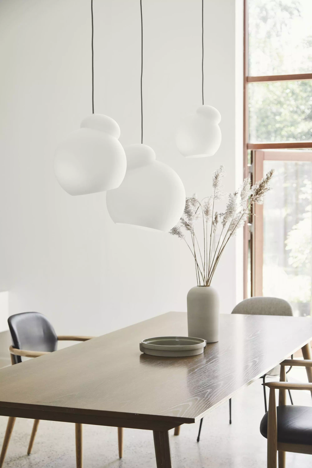 Frandsen :: Lampa wisząca Air Glass biała śr. 28 cm