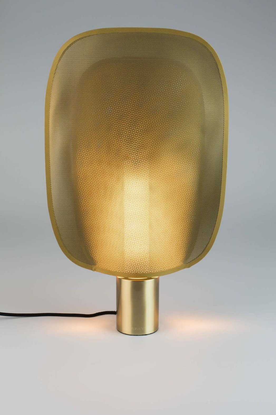 Zuiver :: Lampa stołowa metalowa Mai rozmiar M mosiężna