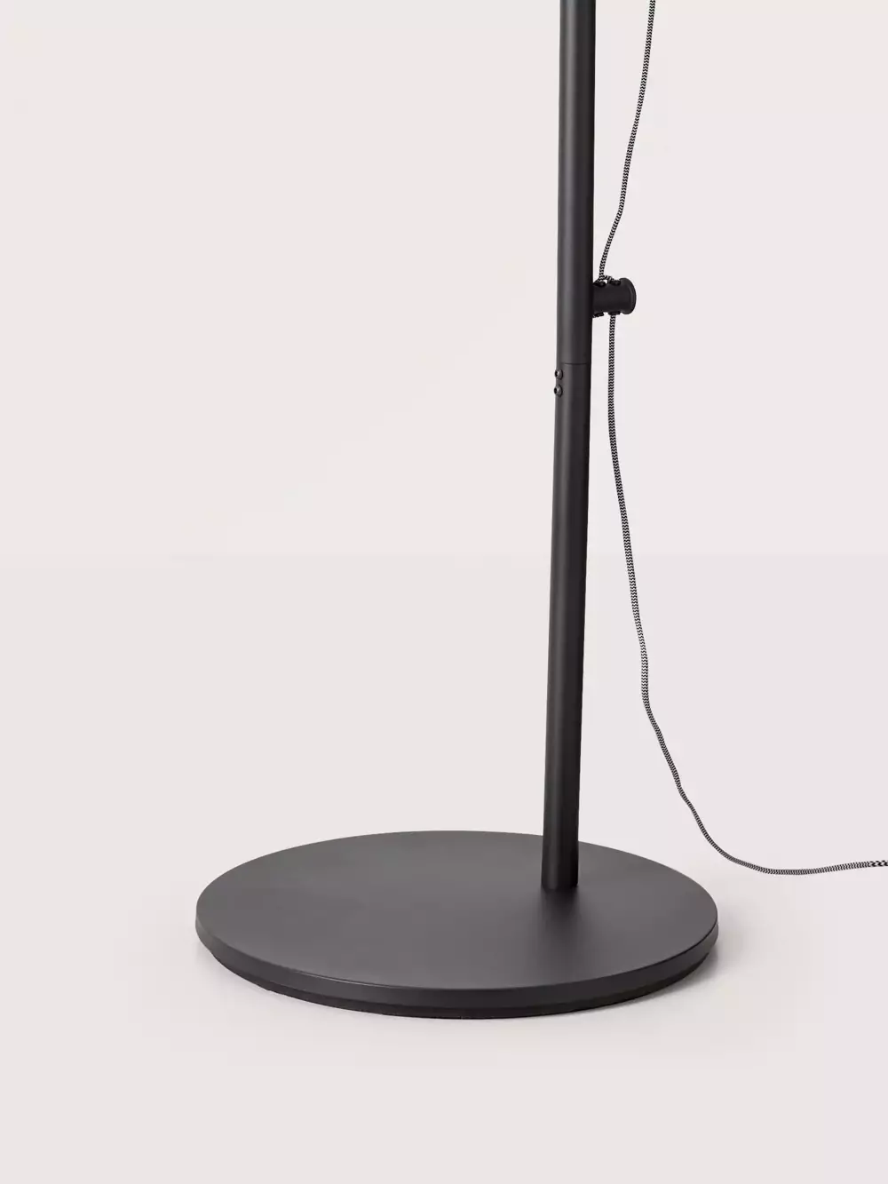 Aromas ::  Lampa podłogowa Ario czarna wys. 210,6 cm