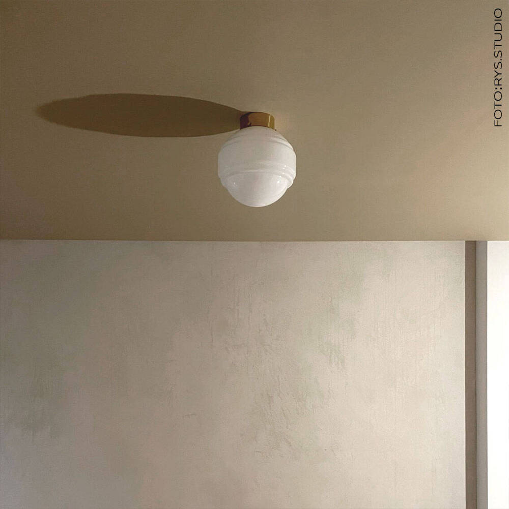 Embassy Interiors :: Lampa ścienna / sufitowa Saturn śr. 25 cm biała mosiężna