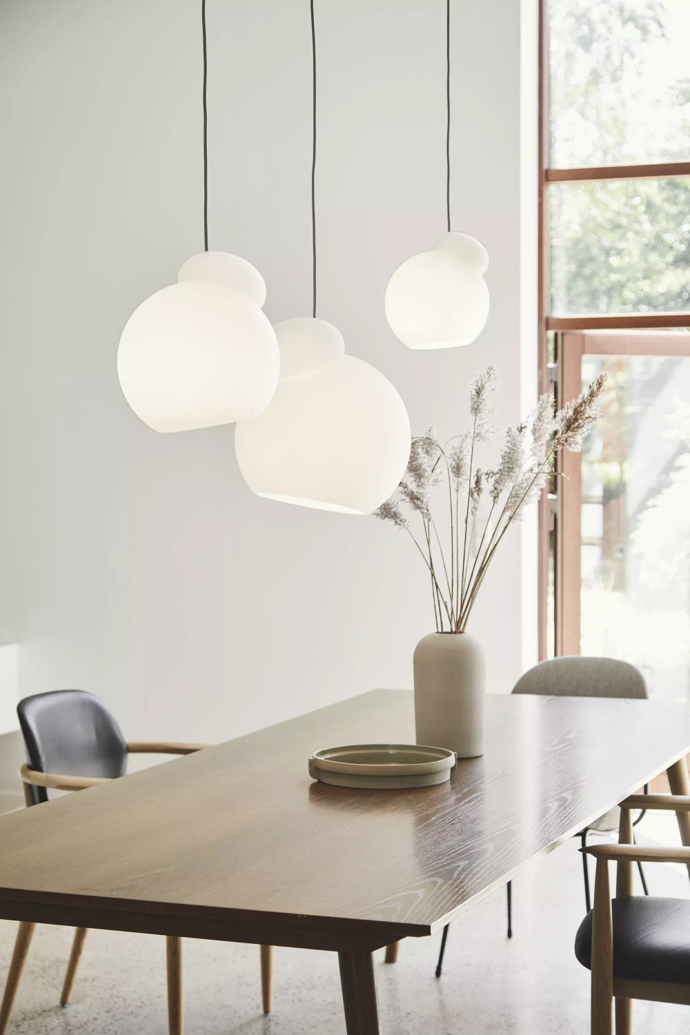 Frandsen :: Lampa wisząca Air Glass biała śr. 28 cm