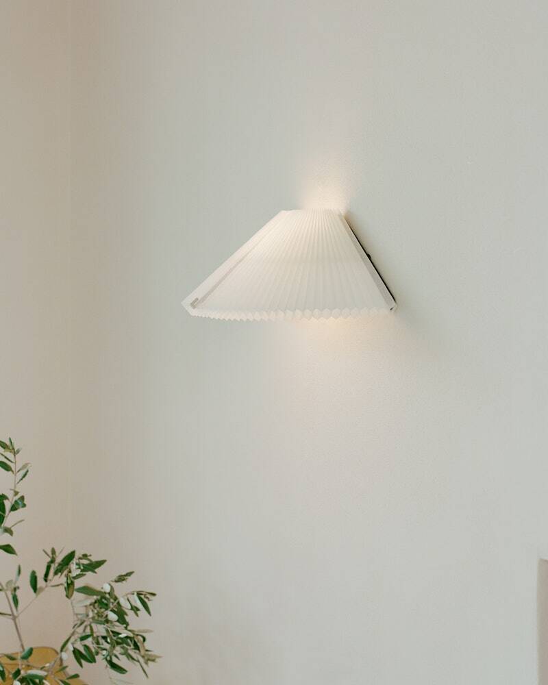 New Works :: Lampa ścienna / kinkiet Nebra wys. 20 cm zmieniający kształt biały